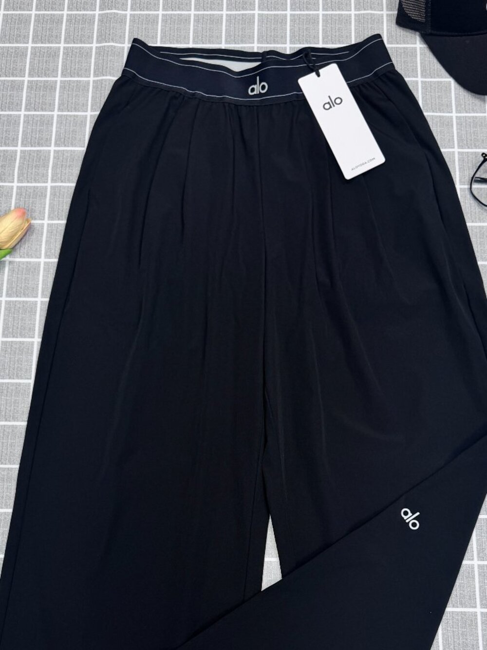 Size XS 💝 ALO Yoga Suit Up Black female Trouser Regular 30-inch inseam length - Picture 2 of 8